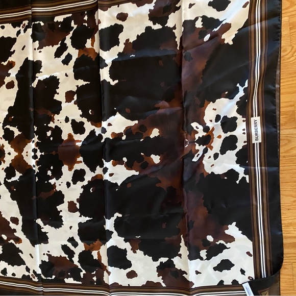 New Burberry Scarf Iconic Animal Print Silk Wrap - Picture 5 of 9